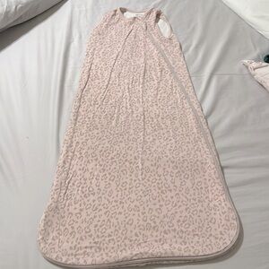 Kyte baby sleep sack size Med pink small animal print